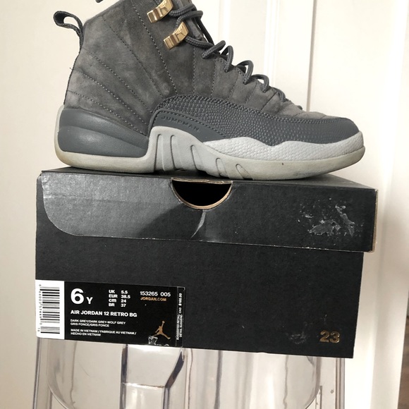 Jordan 23 grey. Like new. Size 6 - old kid = 7.5 women - Picture 3 of 5